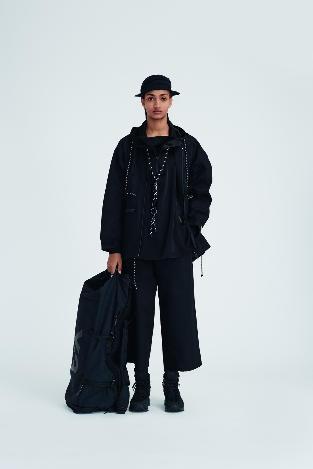 Y-3“柔道着”から着想を得た新作ウールコートや中綿ベスト、2層