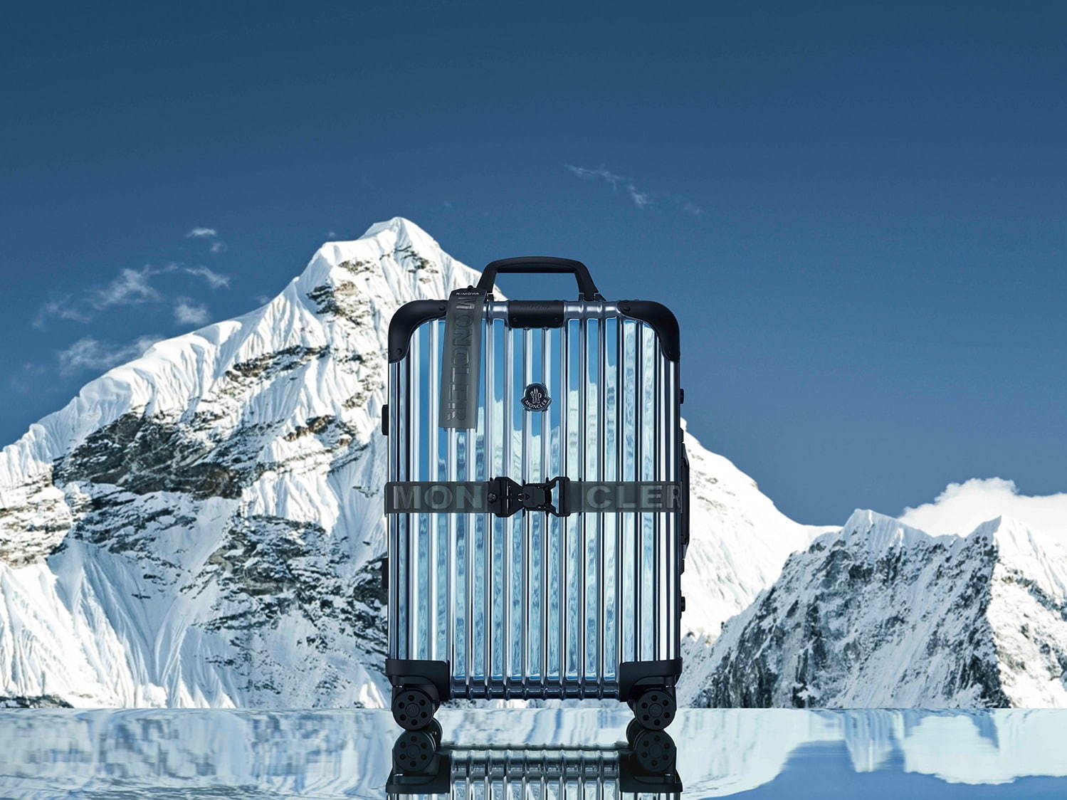 モンクレール ジーニアス×リモワの“鏡面仕上げ”スーツケース、ナイロン製の収納セット付き｜写真1