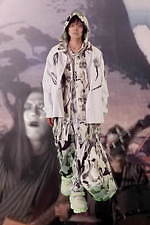 イクミ(IKUMI) 人間椅子｜写真3