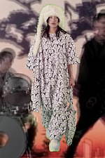 イクミ(IKUMI) 人間椅子｜写真4