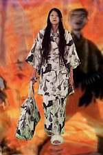 イクミ(IKUMI) 人間椅子｜写真11