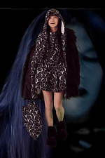 イクミ(IKUMI) 人間椅子｜写真18