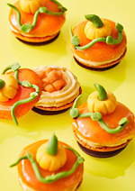 アトリエ ドゥ ゴディバの秋スイーツ、ぶどう×ホワイトチョコのパルフェ＆いちじくのアーモンドムース｜写真4