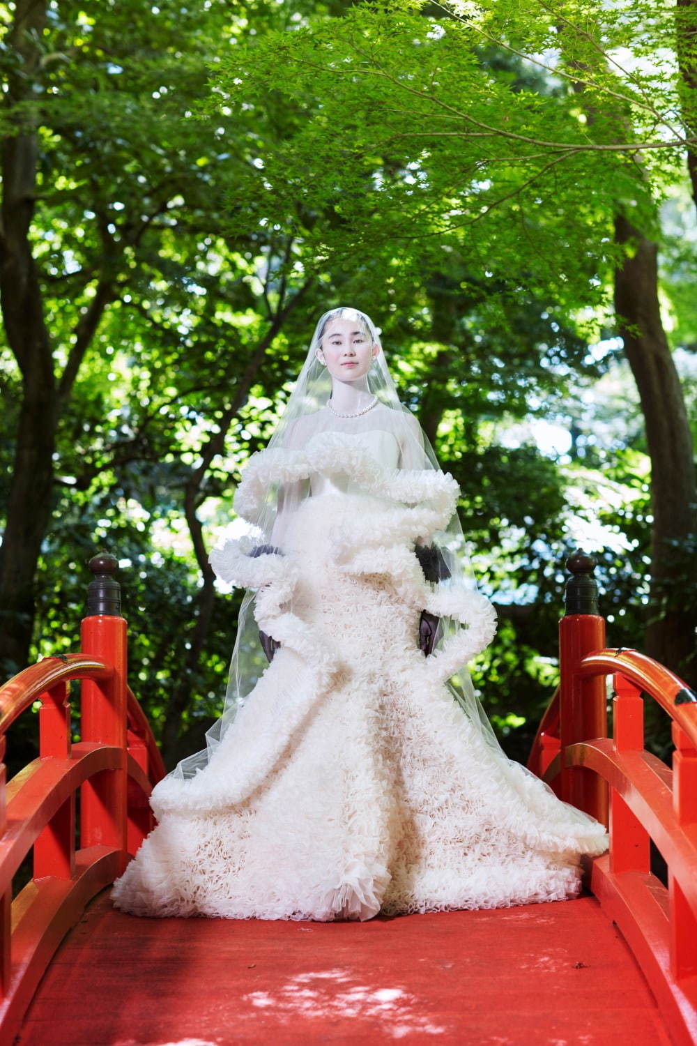 トモ コイズミのウェディングドレス、伝統的な日本の花嫁衣装が着想源