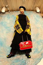 キャンディ ストリッパー新作“パウダリーカラー”の丸襟ファーコート＆プリーツデニムドレス｜写真34