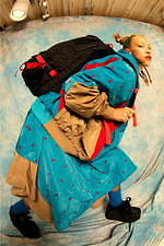 キャンディ ストリッパー新作“パウダリーカラー”の丸襟ファーコート＆プリーツデニムドレス｜写真36