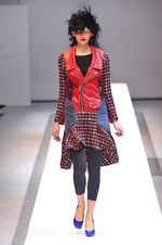 ジュンヤ ワタナベ・コム デ ギャルソン 2013-14年秋冬コレクション - フェミニン×グランジなニューバランス｜写真1