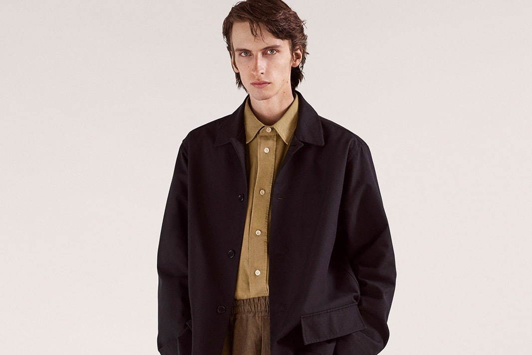 マーガレット・ハウエル 2021年春夏メンズコレクション - 灰色の霧に濡れて