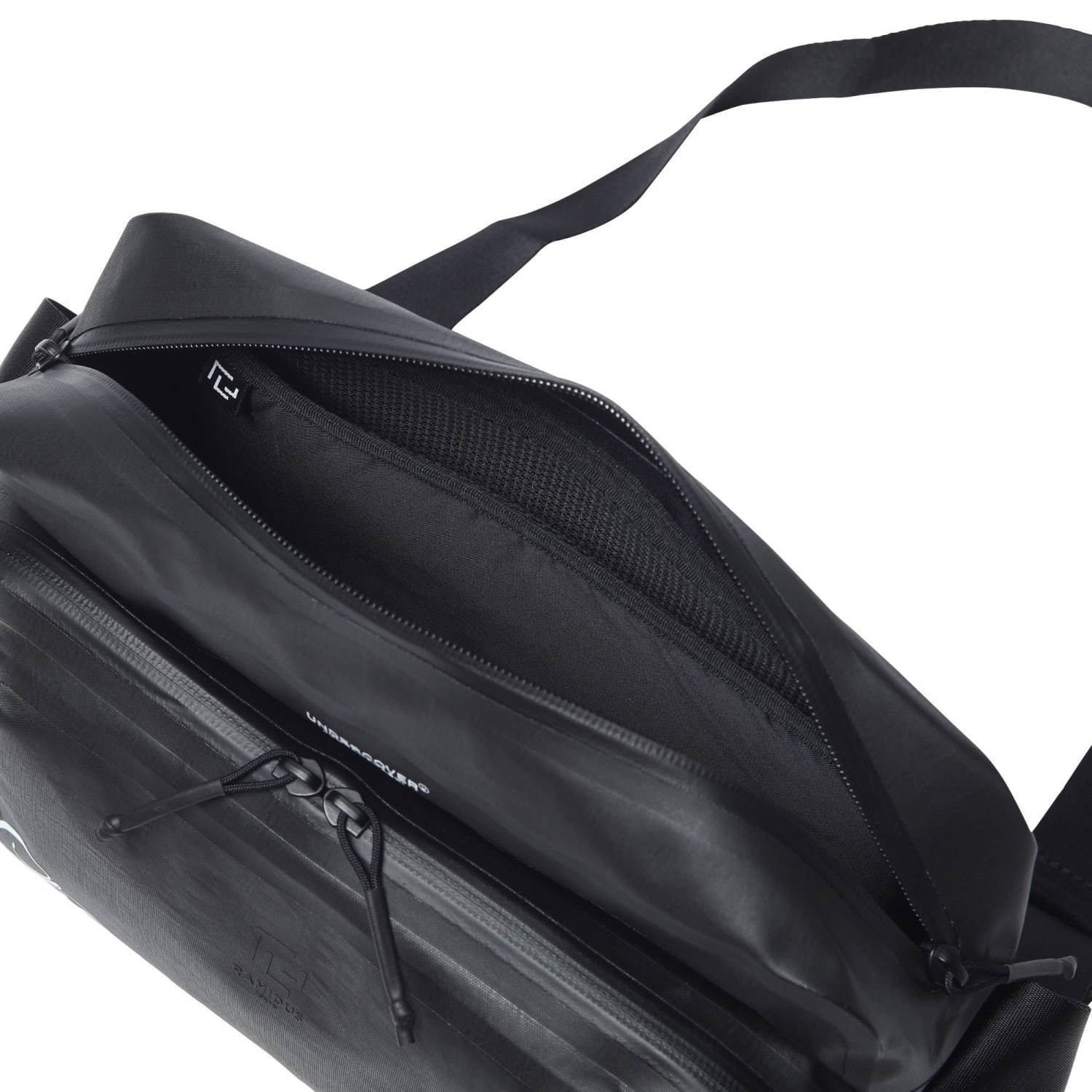 アンダーカバー×ラミダスのバッグ、グラフィックプリントを配した黒ショルダー＆ウエストバッグ｜写真14