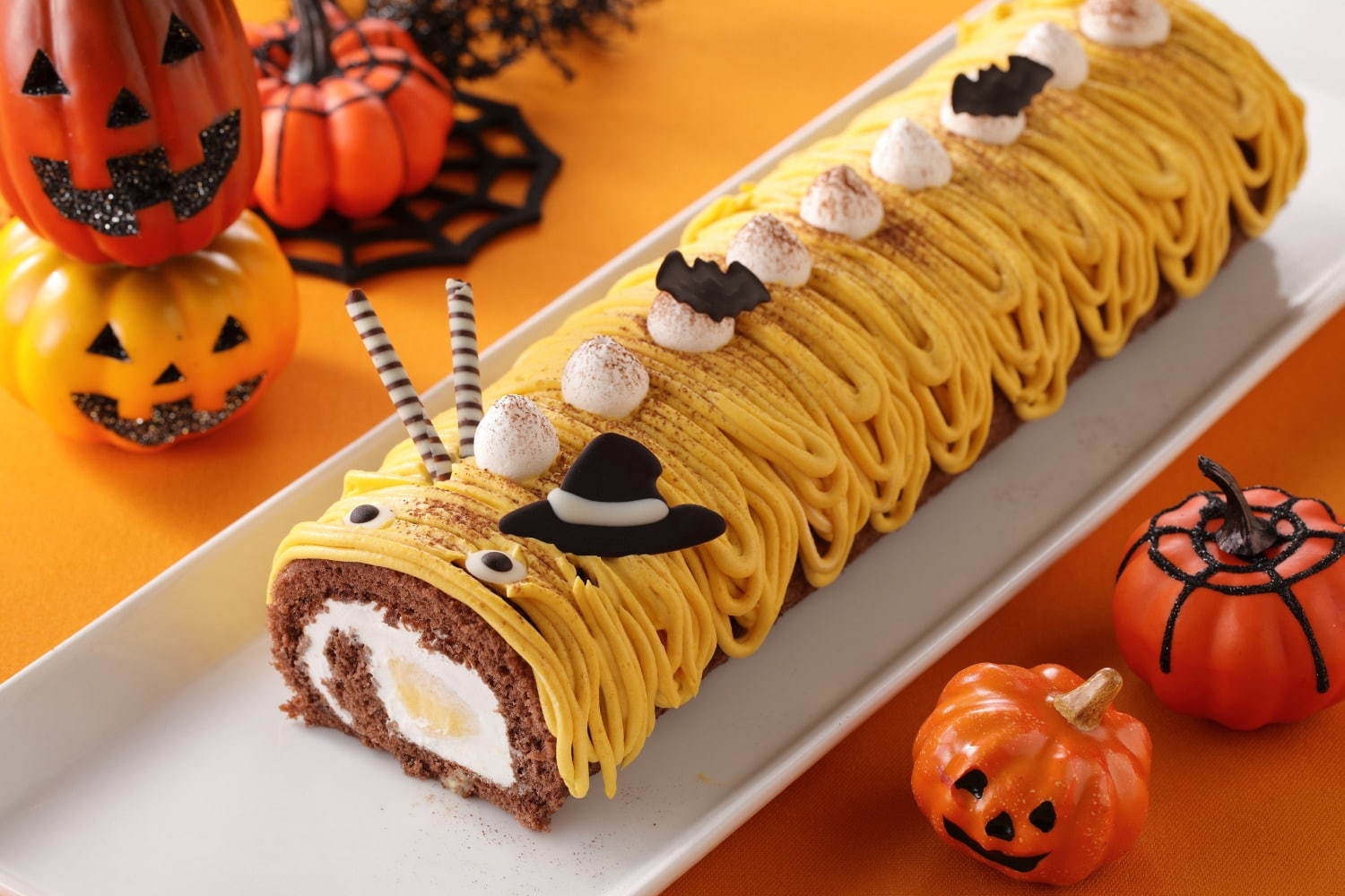 スイーツパラダイスの ハロウィン限定 スイーツ かぼちゃのロールケーキやモンスターの目玉ゼリー ファッションプレス