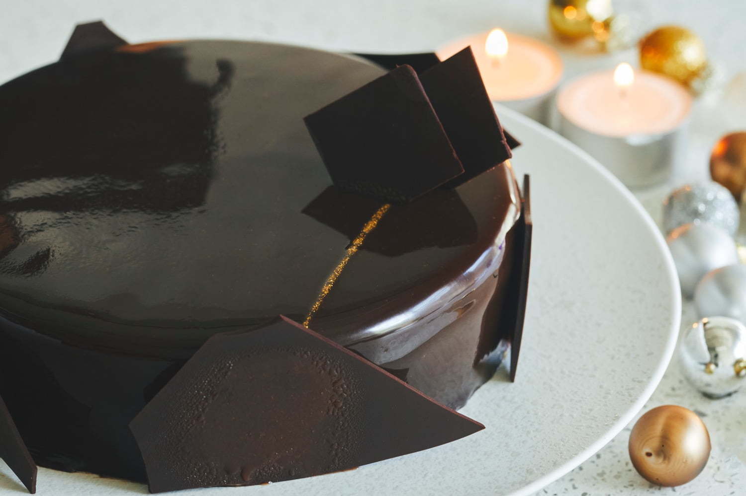 メゾンカカオのクリスマス 軽やかな口どけ 5層仕立てのチョコレートケーキ ファッションプレス メゾンカカオのクリスマス 軽やかな口どけ 5層仕立てのチョコレートケーキ ファッションプレス