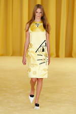 プラダ 2021年春夏ウィメンズコレクション - ラフ・シモンズが加わった“新生プラダ”｜写真15