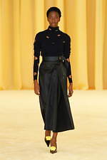 プラダ 2021年春夏ウィメンズコレクション - ラフ・シモンズが加わった“新生プラダ”｜写真35