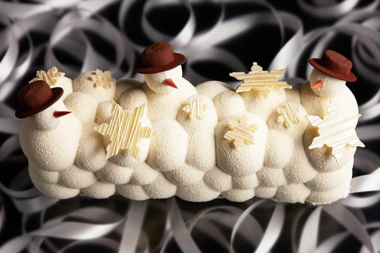 Anaインターコンチネンタルホテル東京のクリスマス 真っ白スノーマンやルビーチョコ雪山のケーキ ファッションプレス