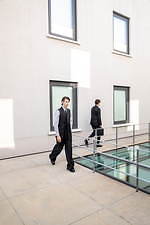 エンポリオ アルマーニ 2021年春夏メンズコレクション、ダイナミックな都市になじむ軽快な装い｜写真27