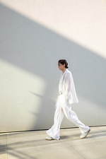 エンポリオ アルマーニ 2021年春夏メンズコレクション、ダイナミックな都市になじむ軽快な装い｜写真37