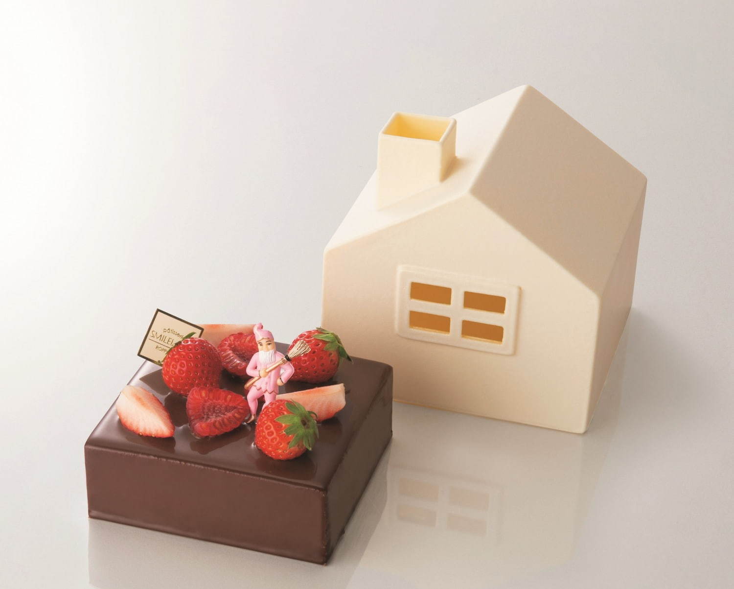 ＜SMILELABO＞メゾン ド ノエル 5,400円(税込) / ケーキ10.5×10.5×6cm ※30台限定