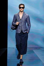 ジョルジオ アルマーニ 2021年春夏メンズコレクション、柔らかくも凛とした佇まい｜写真34