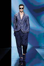 ジョルジオ アルマーニ 2021年春夏メンズコレクション、柔らかくも凛とした佇まい｜写真35