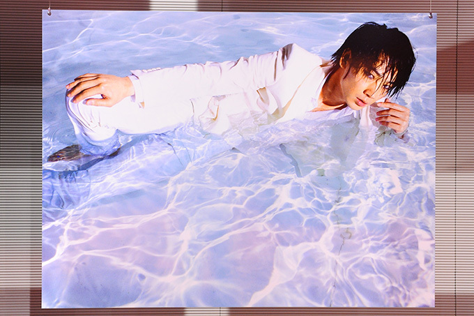 表参道ヒルズで蜷川実花写真展 ラッキースター 沢尻エリカ ももクロ 向井理らの写真180点を展示 ファッションプレス