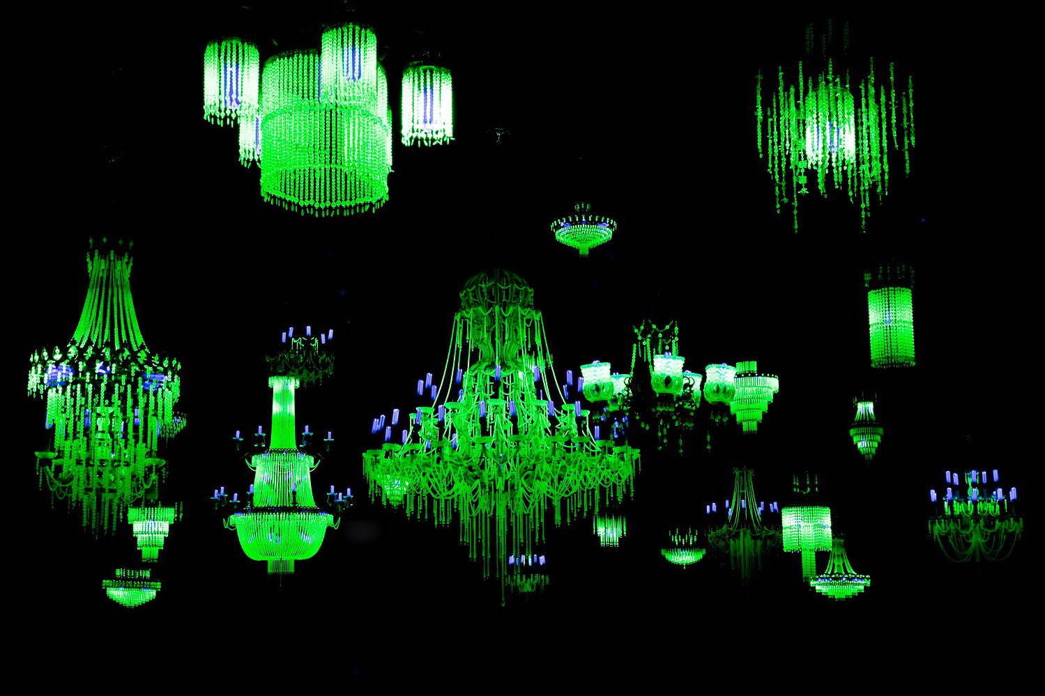 「米谷健＋ジュリア」大規模個展が角川武蔵野ミュージアムで - “妖しく光る”ウランガラス作品など｜写真1