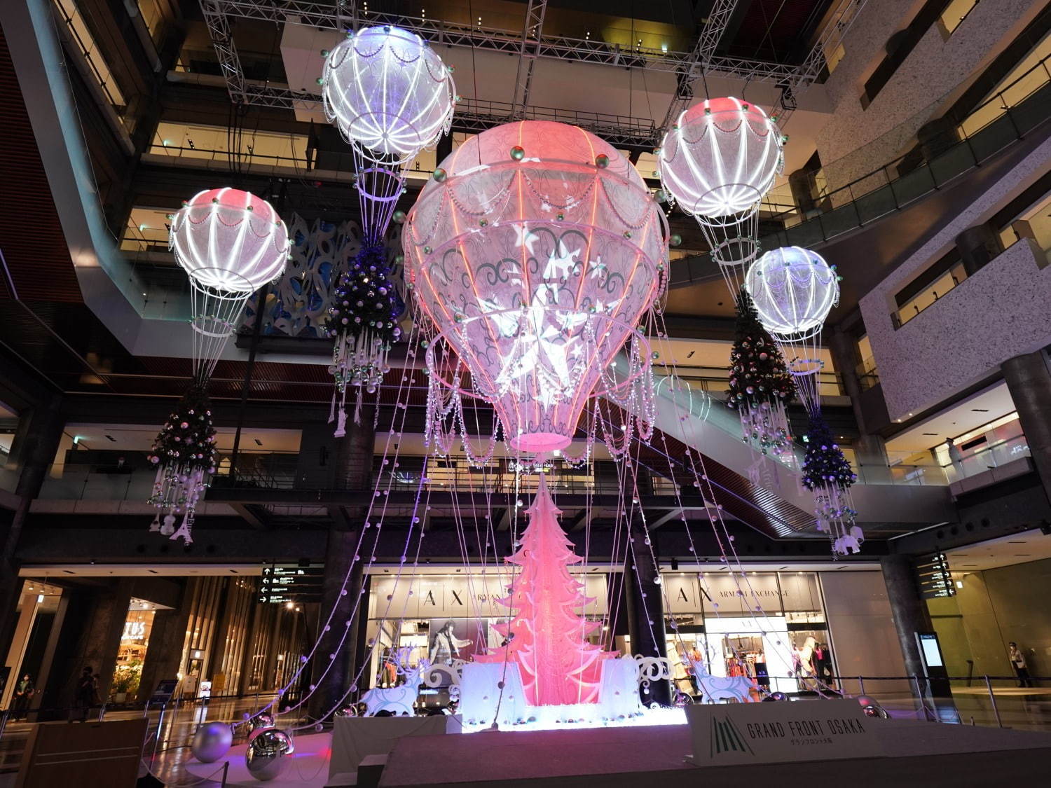 グランフロント大阪のクリスマスイルミネーション、巨大“気球”ツリー＆約40万球のLED輝く街路樹｜写真3
