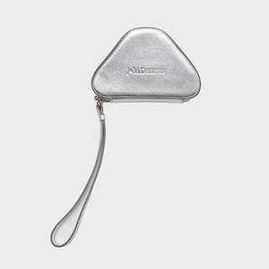 J&M デヴィッドソン×アレクサンドル ドゥ パリ“クリスタルが輝く