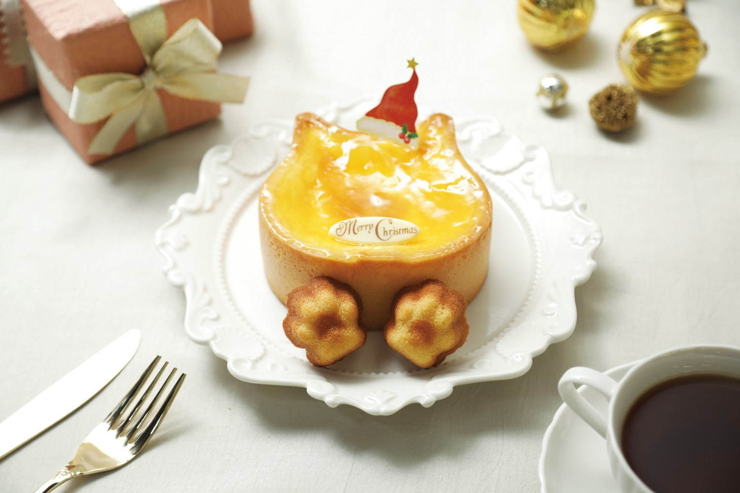 ＜ねこねこチーズケーキ＞   肉球マドレーヌ付き  “サンタねこ”のクリスマスケーキ