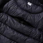 アルクフェニックス、ペットボトル1本分より軽い“超軽量”ダウンジャケット - 表地には撥水素材｜写真5