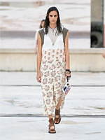 クロエ 2021年春夏コレクション -“コラージュ”で描くフェミニニティ｜写真16