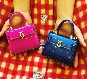 ロウナーロンドンレザー フラップ ミニバッグ