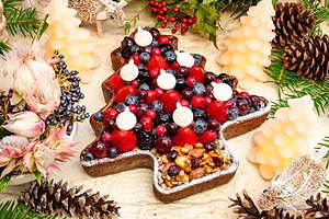 キル フェ ボンのクリスマスケーキ ツリー リース をかたどった鮮やかフルーツのタルト ファッションプレス キル フェ ボンのクリスマスケーキ ツリー リース をかたどった鮮やかフルーツのタルト ファッションプレス
