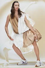 ロエベ 2021年春夏ウィメンズコレクション、ファッションのファンタジーへエスケープ｜写真24