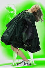 ロエベ 2021年春夏ウィメンズコレクション、ファッションのファンタジーへエスケープ｜写真28