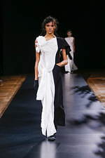 ヨウジヤマモト 2021年春夏コレクション - 決して交わらない、黒と白の非対称性｜写真3