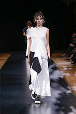 写真4/33｜ヨウジヤマモト(Yohji Yamamoto) 2021年春夏