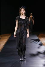 ヨウジヤマモト 2021年春夏コレクション - 決して交わらない、黒と白の非対称性｜写真6