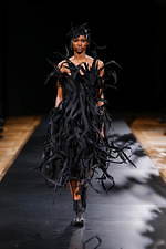 ヨウジヤマモト 2021年春夏コレクション - 決して交わらない、黒と白の非対称性｜写真30