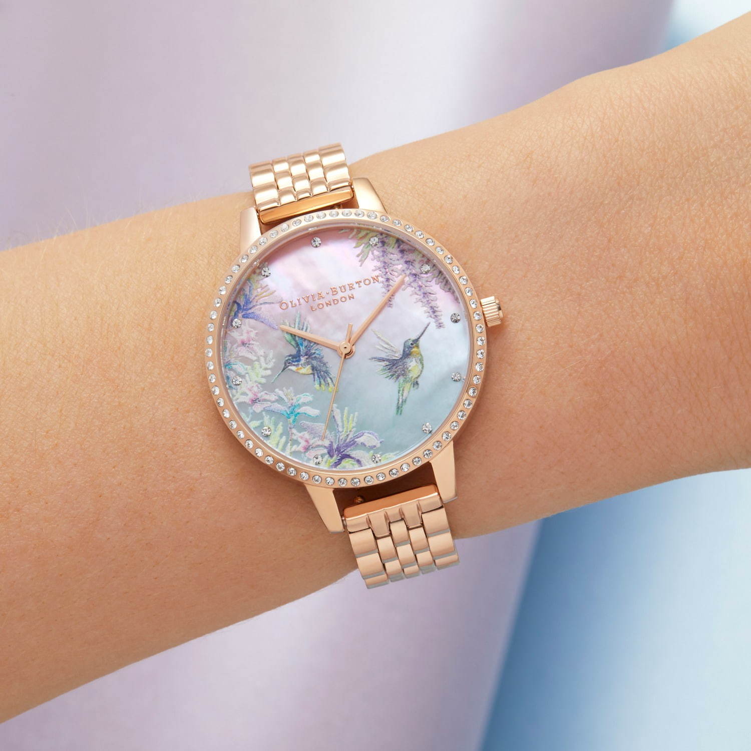 オリビア・バートンの新作“フラワーウォッチ”や切手着想の“ミツバチ”腕時計｜写真20