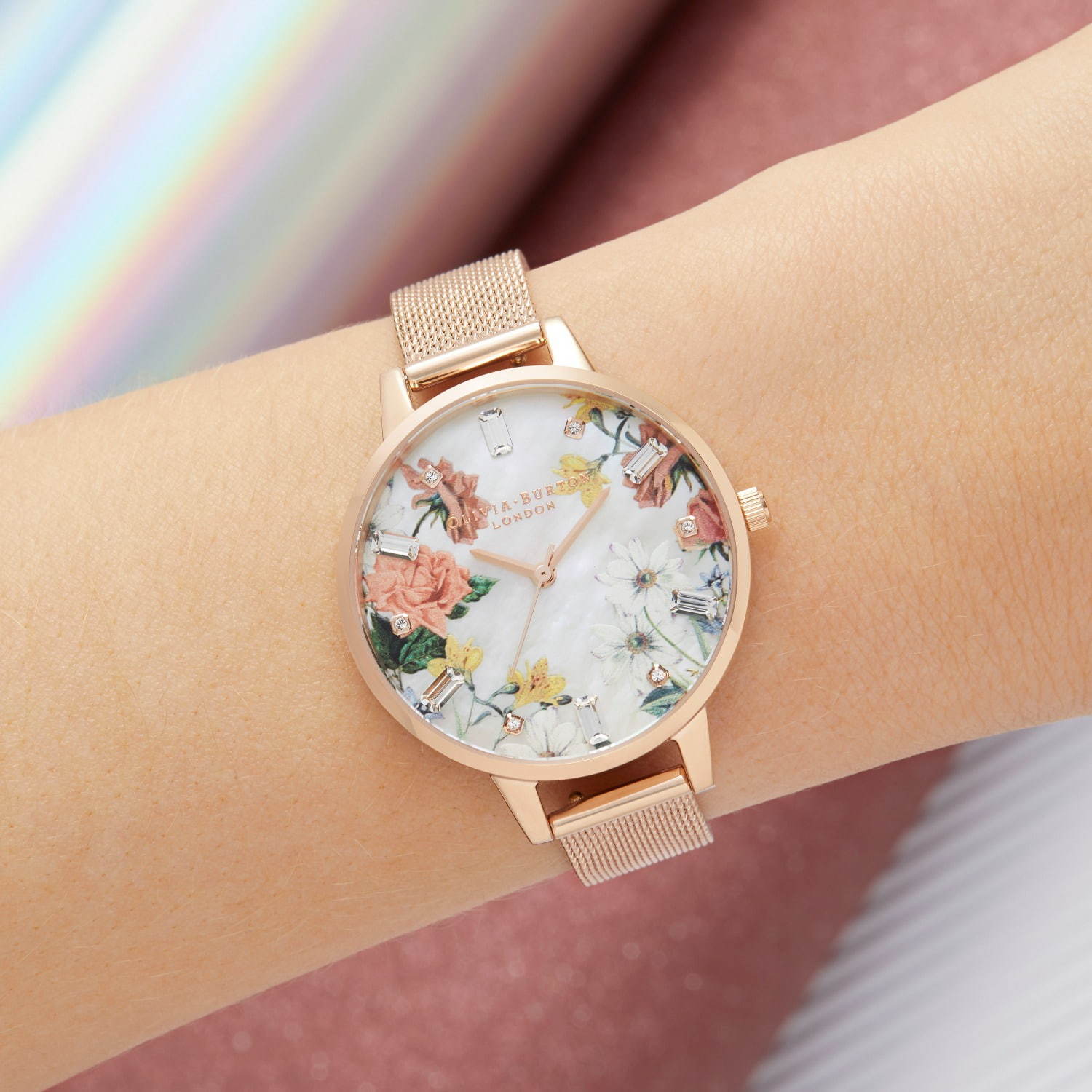 オリビア・バートンの新作“フラワーウォッチ”や切手着想の“ミツバチ”腕時計｜写真7