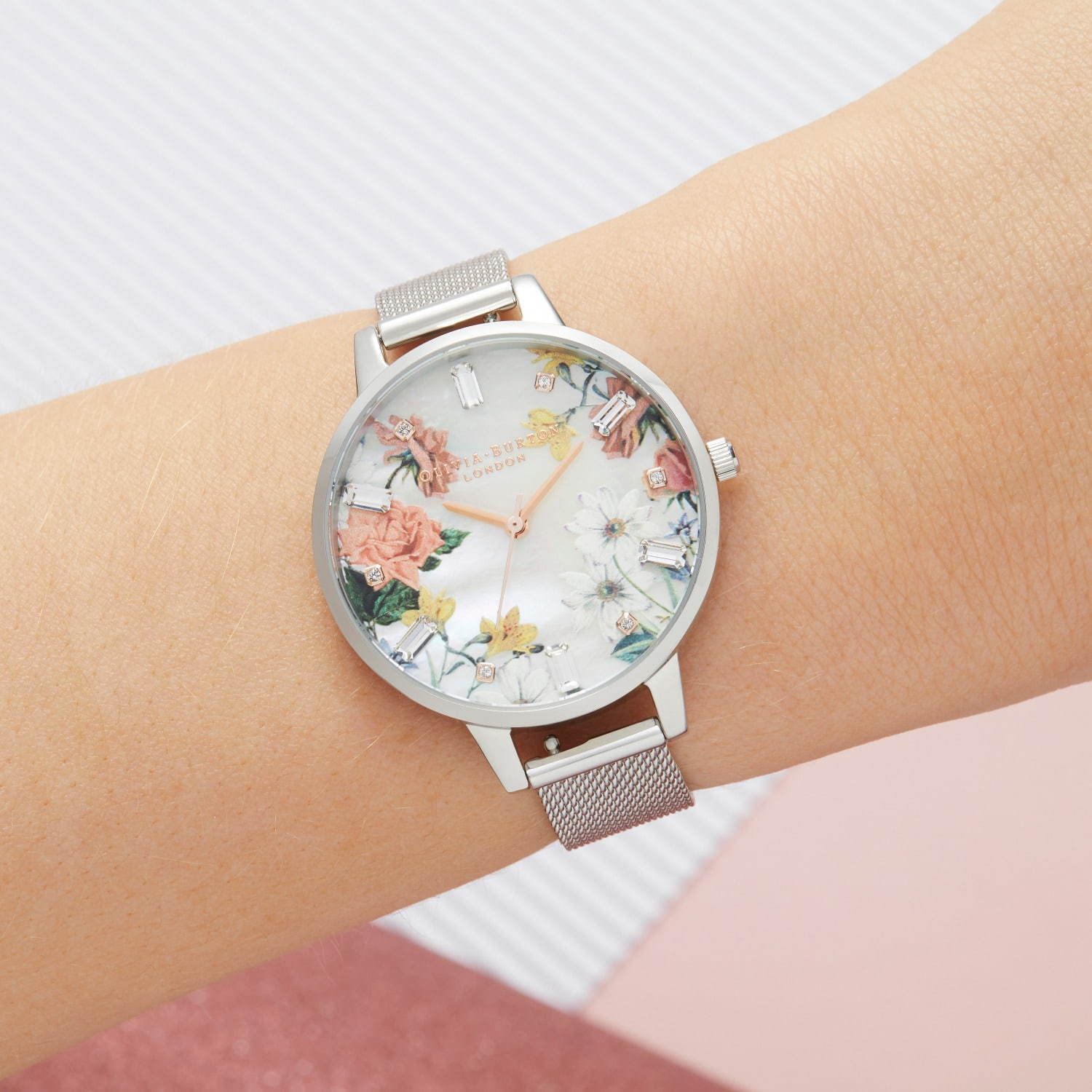 オリビア・バートンの新作“フラワーウォッチ”や切手着想の“ミツバチ”腕時計｜写真15