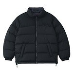 ハフ×ファーストダウンのダウンジャケット、大胆モノクログラフィックを配したリバーシブル仕様｜写真1