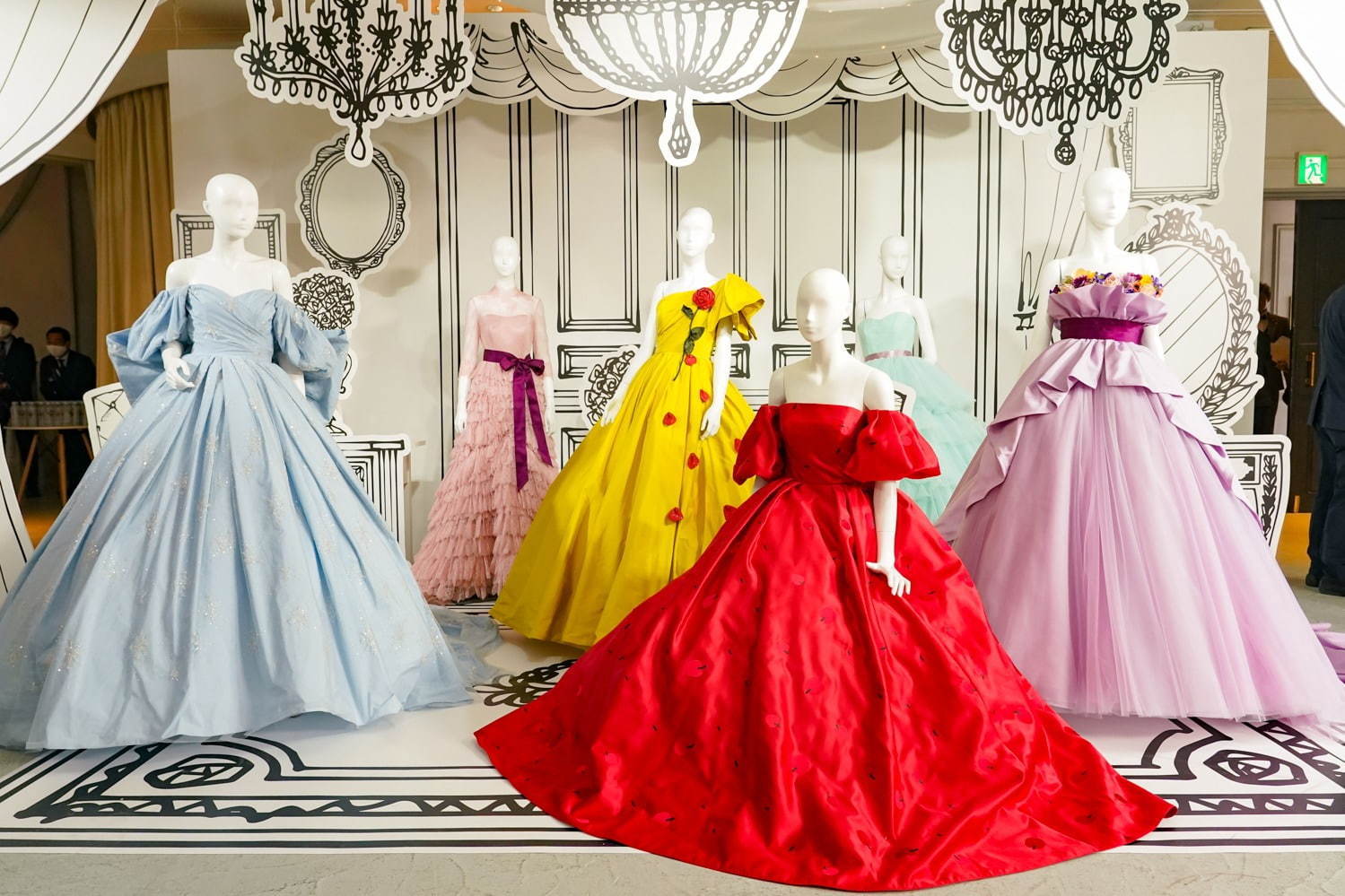 ディズニープリンセスの新作ウエディングドレス、シンデレラや白雪姫モチーフ三浦大地がデザイン - ファッションプレス
