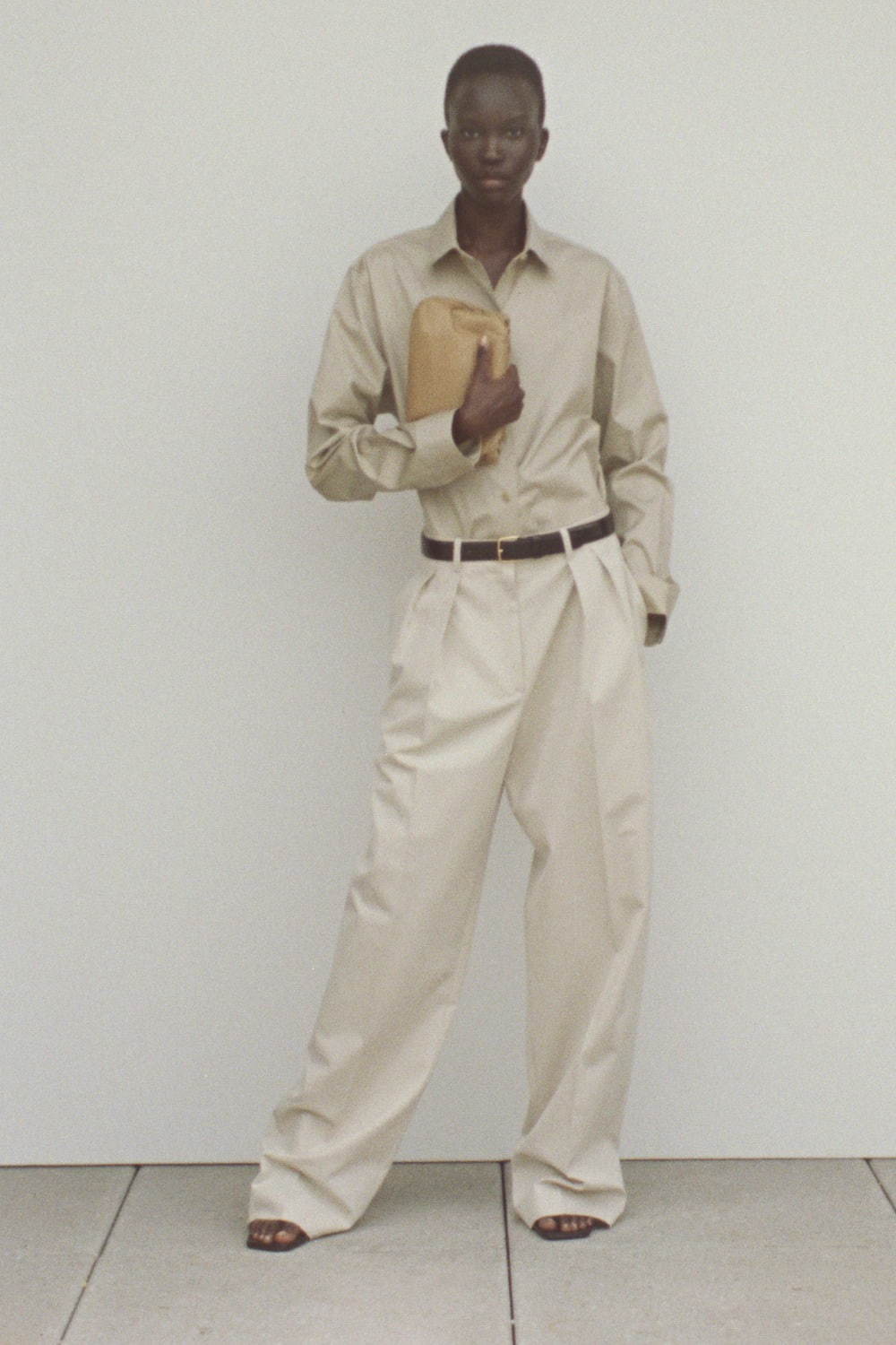 レディース・ベージュのシャツ(ロング)を使ったコーディネート - 写真40