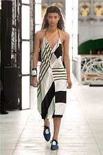 ルイ・ヴィトン 2021年春夏ウィメンズコレクション - 	“ニュートラル”な領域、その可能性と原像｜写真13