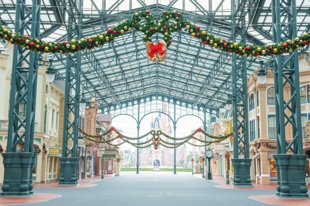 東京ディズニーランド＆シー、パレードやパーク装飾がクリスマス仕様に - 限定グッズ販売も｜写真47