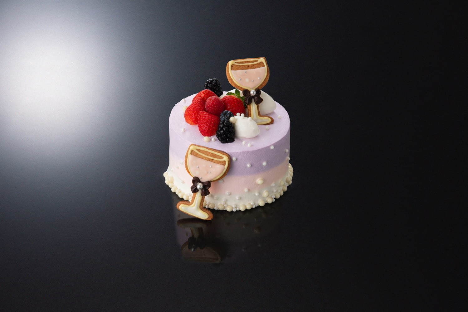 渋谷ヒカリエのクリスマス2020、“バラや蝶”を飾ったベリーケーキや“真っ白フリル”のチーズケーキ｜写真14