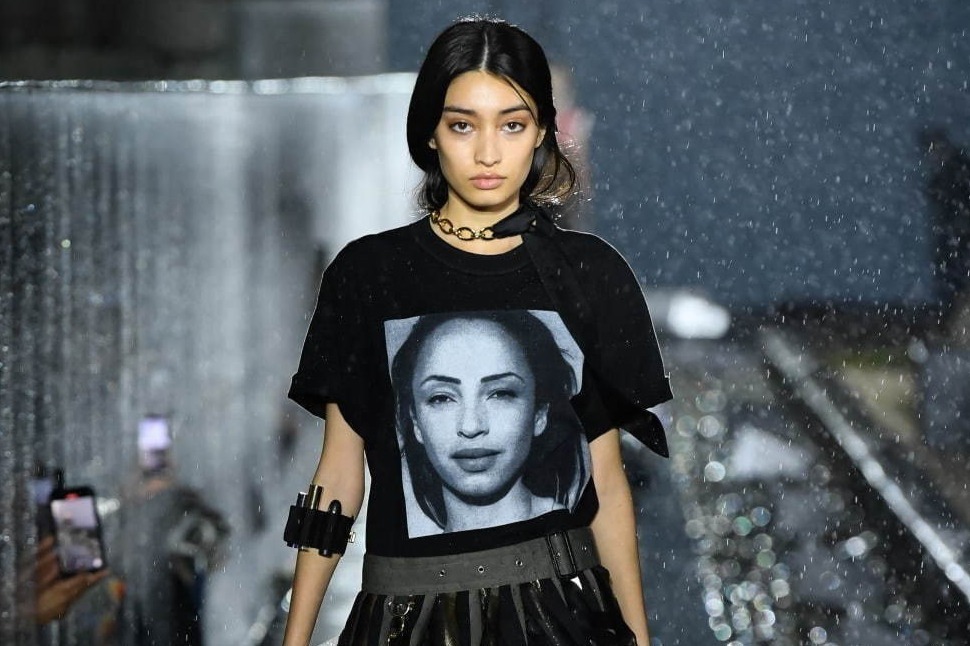 sacai 2021年春夏コレクション、貫く“らしさ”とシャーデーの存在 - 3年 大阪売れ済 x サイズ0 SACAI SADE サカイ シャーデー Tシャツ 白 新品 Tシャツ/カットソー(半袖/袖なし)