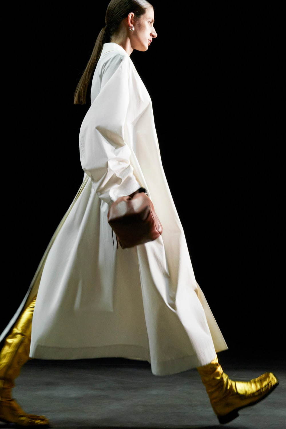 ジル サンダー 2021年春夏ウィメンズコレクション、柔らかなフェミニニティ|写真1