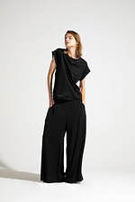 ローブス＆コンフェクションズ 2021年春夏コレクション、対極的な要素の狭間で｜写真7